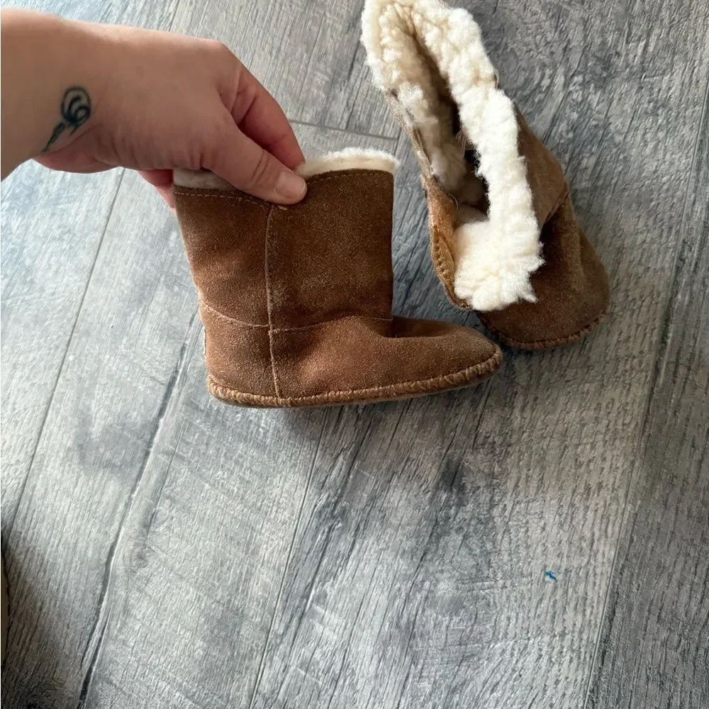 UGG Kids Brown Boots with Cream Lining - Picture 1 of 2